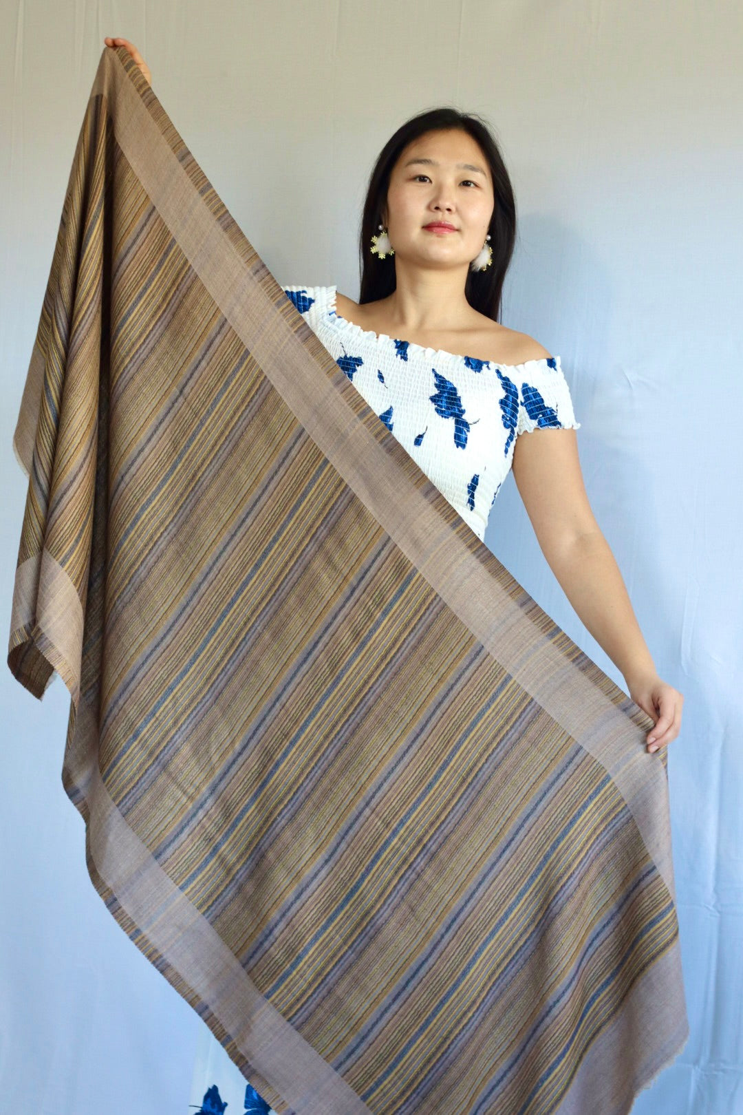 Handmade 100% Ring Cashmere Scarf Handmade in Nepal Pashmina Shawl Light Soft and Warm Fair-trade from Nepali Artist Clearance Holiday Special Christmas Gift Reversible Pink Red Green Blue Purple