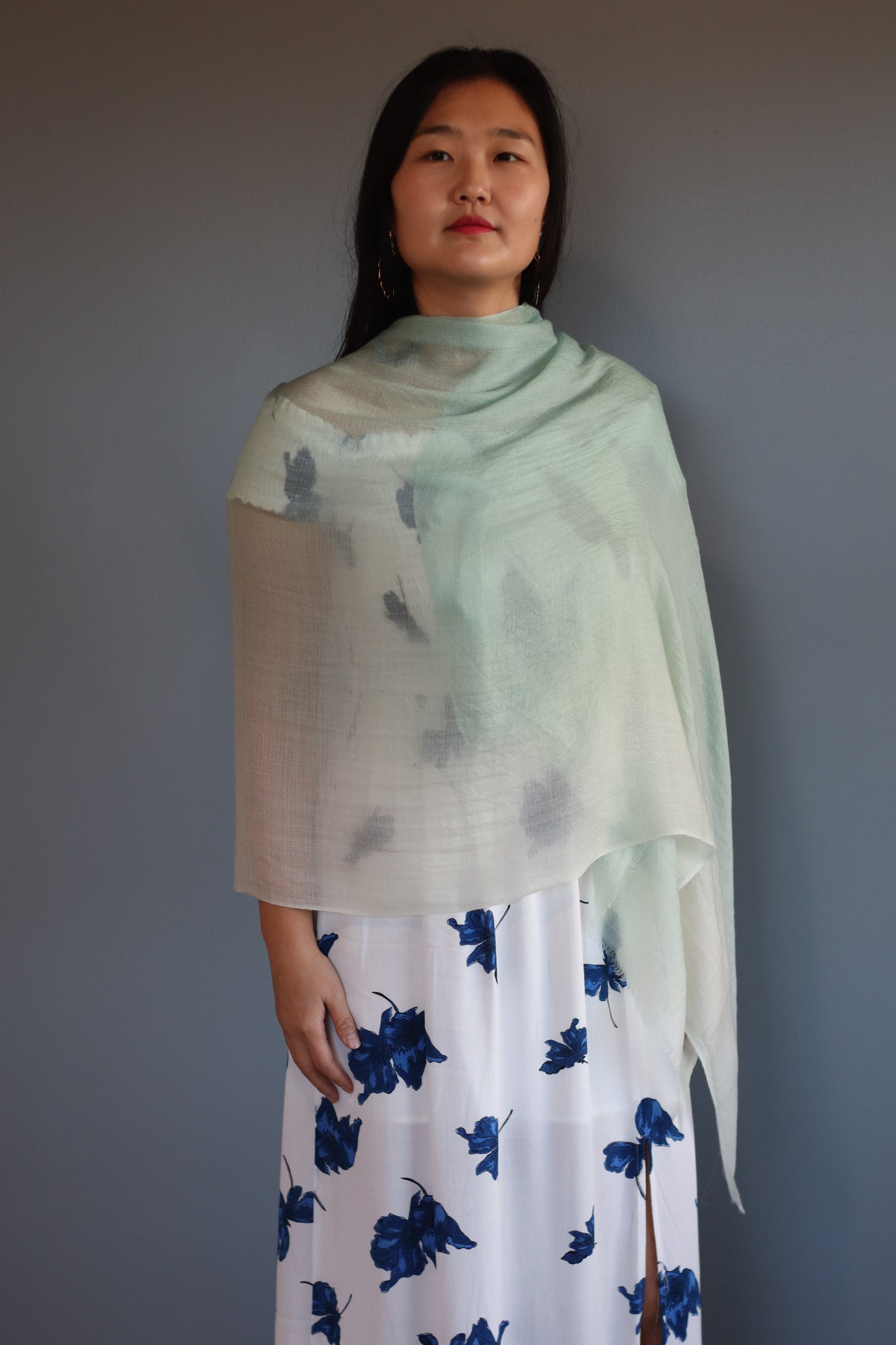 Handmade 100% Ring Cashmere Scarf Luxury Pashmina Handmade in Kashmir Light Soft and Warm Fair-trade from Nepali Artist Clearance Holiday Special Christmas Gift Thin Light Turquoise Blue/Green