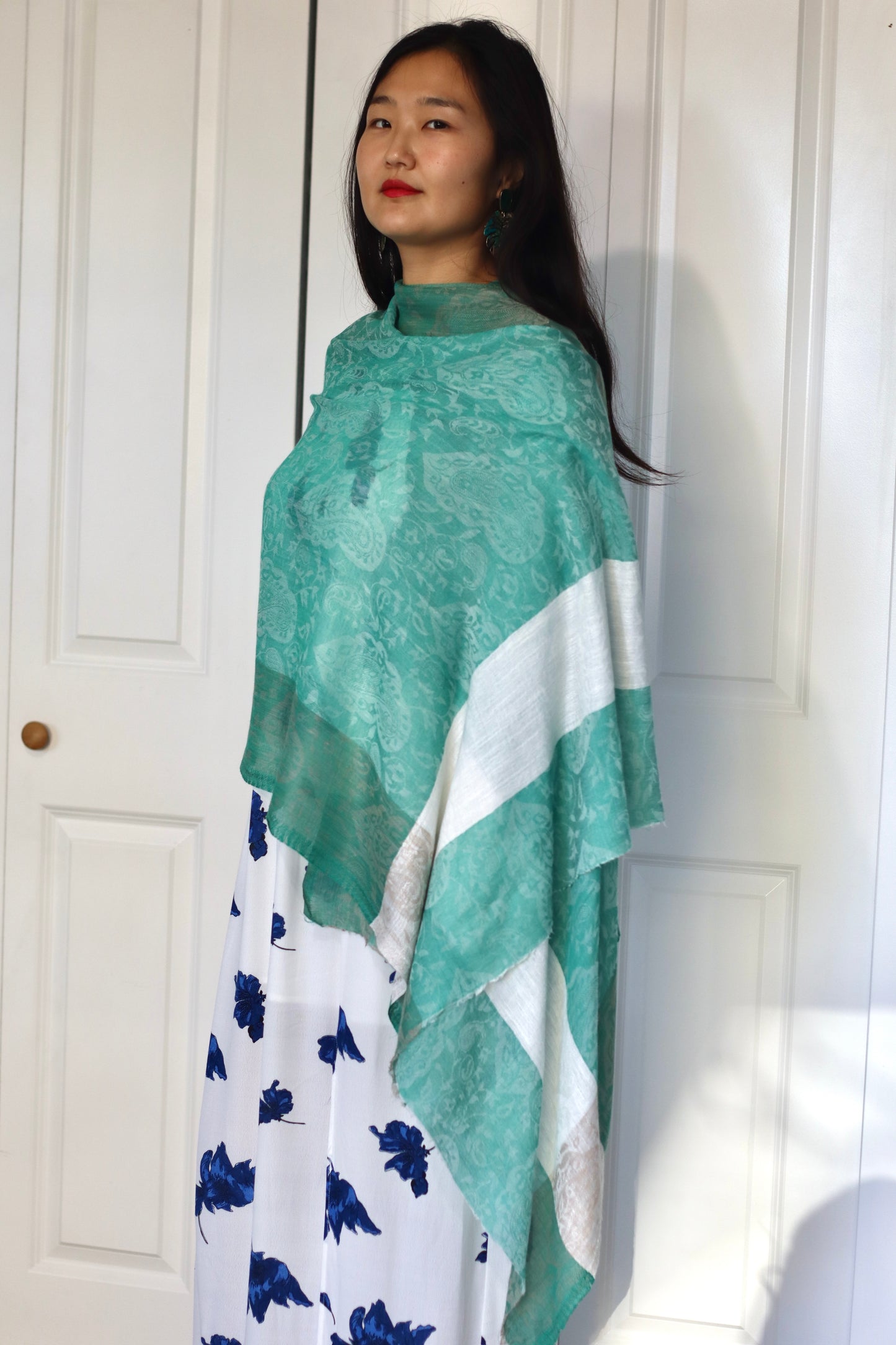 Handmade 30%Silk 70% Ring Cashmere Scarf Luxury Pashmina Handmade in Kashmir Ring Cashmere Light Soft and Warm Fair-trade from Nepali Artist Clearance Holiday Special Christmas Gift  Shiny Cooling