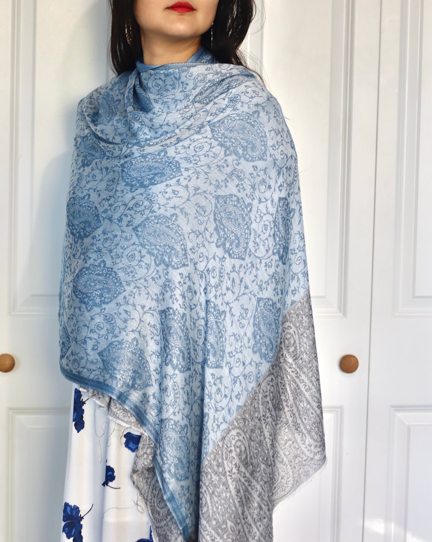 Handmade 30%Silk 70% Ring Cashmere Scarf Luxury Pashmina Handmade in Kashmir Ring Cashmere Light Soft and Warm Fair-trade from Nepali Artist Clearance Holiday Special Christmas Gift  Shiny Cooling