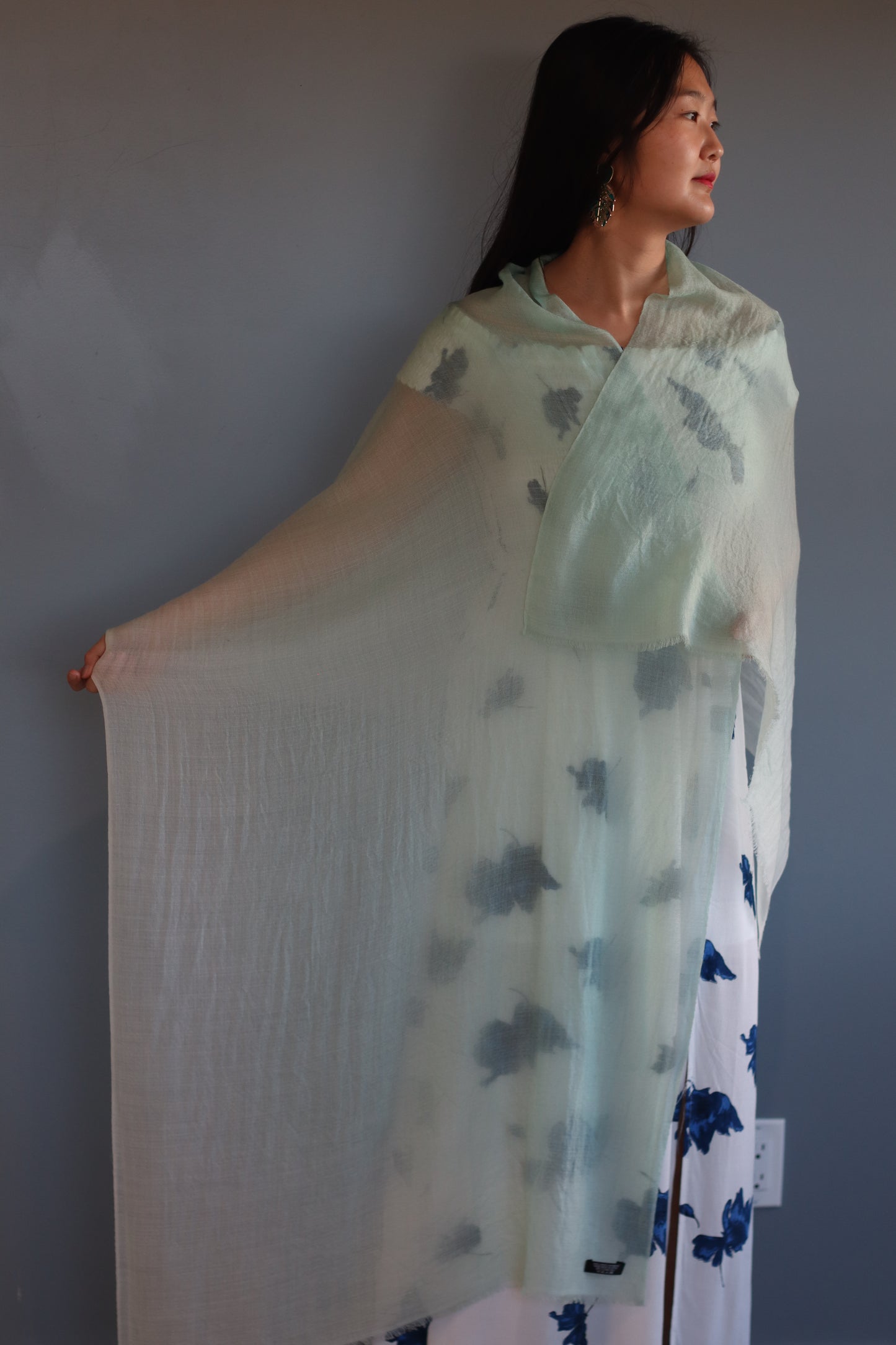 Handmade 100% Ring Cashmere Scarf Luxury Pashmina Handmade in Kashmir Light Soft and Warm Fair-trade from Nepali Artist Clearance Holiday Special Christmas Gift Thin Light Turquoise Blue/Green