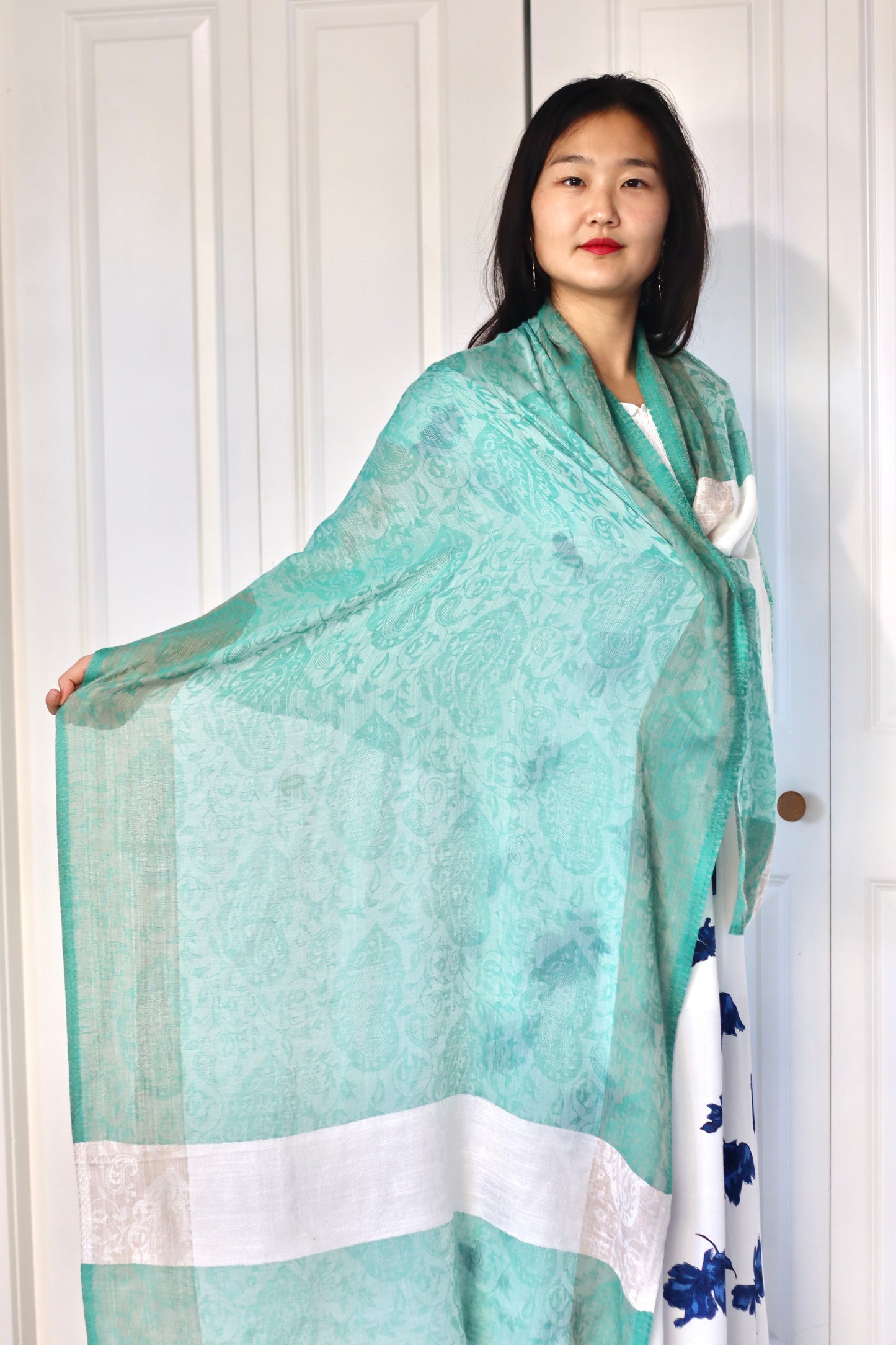 Handmade 30%Silk 70% Ring Cashmere Scarf Luxury Pashmina Handmade in Kashmir Ring Cashmere Light Soft and Warm Fair-trade from Nepali Artist Clearance Holiday Special Christmas Gift  Shiny Cooling