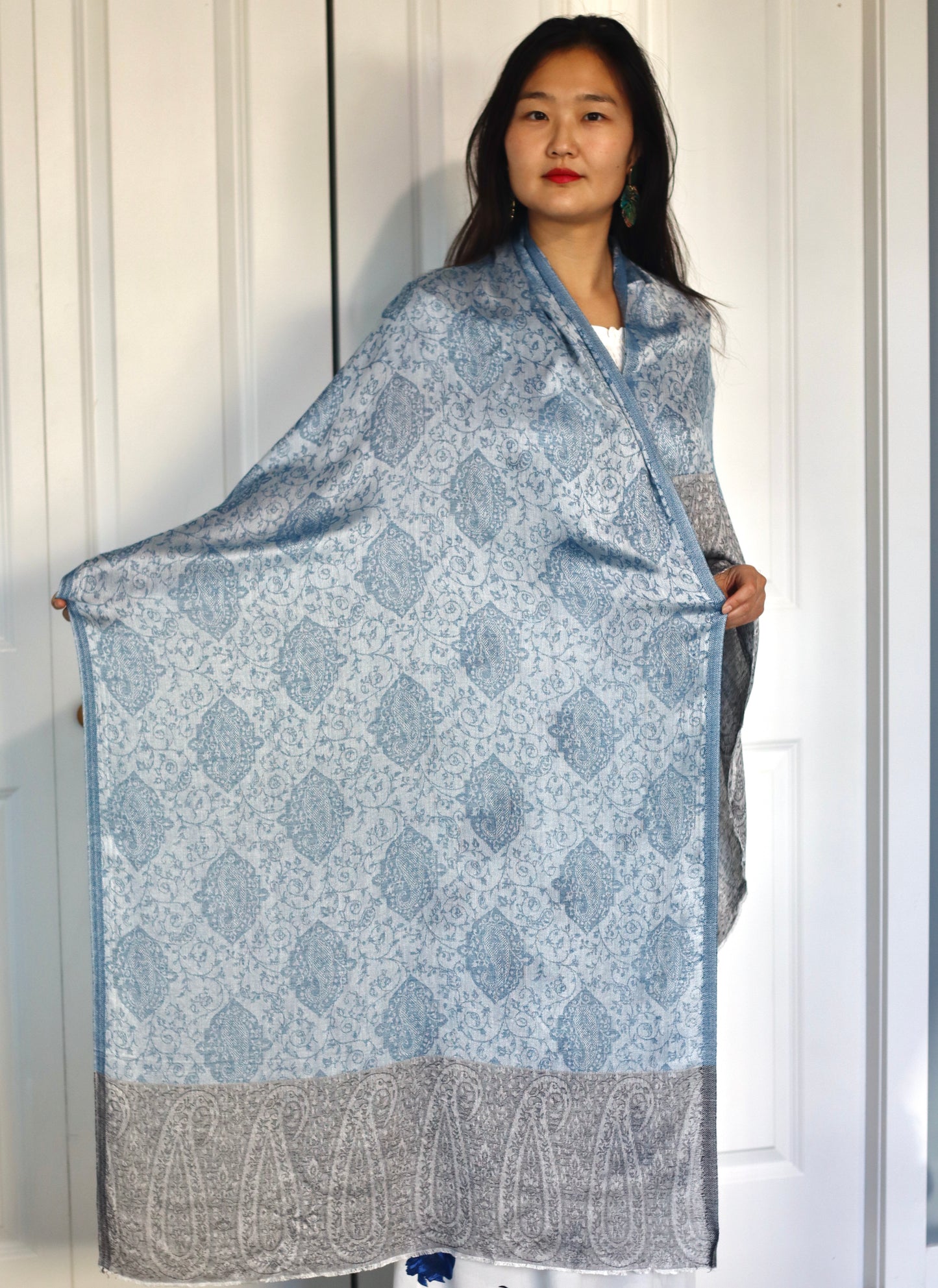 Handmade 30%Silk 70% Ring Cashmere Scarf Luxury Pashmina Handmade in Kashmir Ring Cashmere Light Soft and Warm Fair-trade from Nepali Artist Clearance Holiday Special Christmas Gift  Shiny Cooling