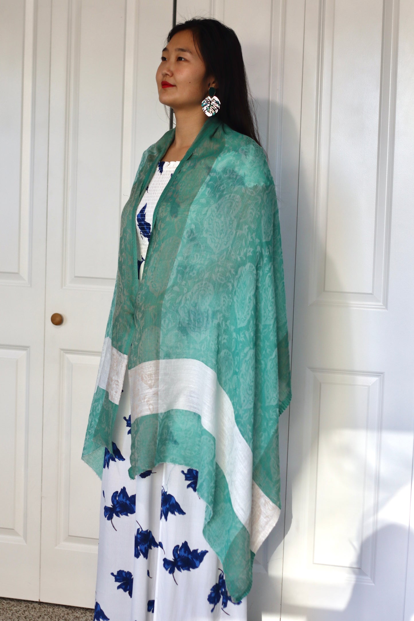 Handmade 30%Silk 70% Ring Cashmere Scarf Luxury Pashmina Handmade in Kashmir Ring Cashmere Light Soft and Warm Fair-trade from Nepali Artist Clearance Holiday Special Christmas Gift  Shiny Cooling