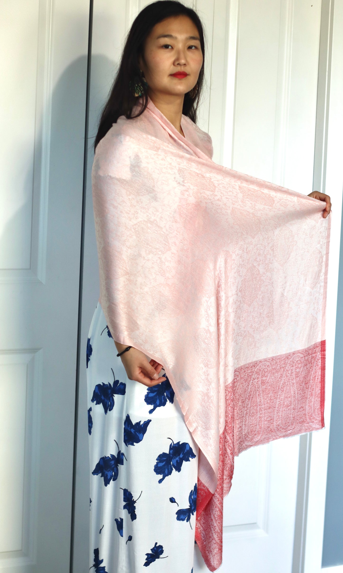 Handmade 30%Silk 70% Ring Cashmere Scarf Luxury Pashmina Handmade in Kashmir Ring Cashmere Light Soft and Warm Fair-trade from Nepali Artist Clearance Holiday Special Christmas Gift  Shiny Cooling