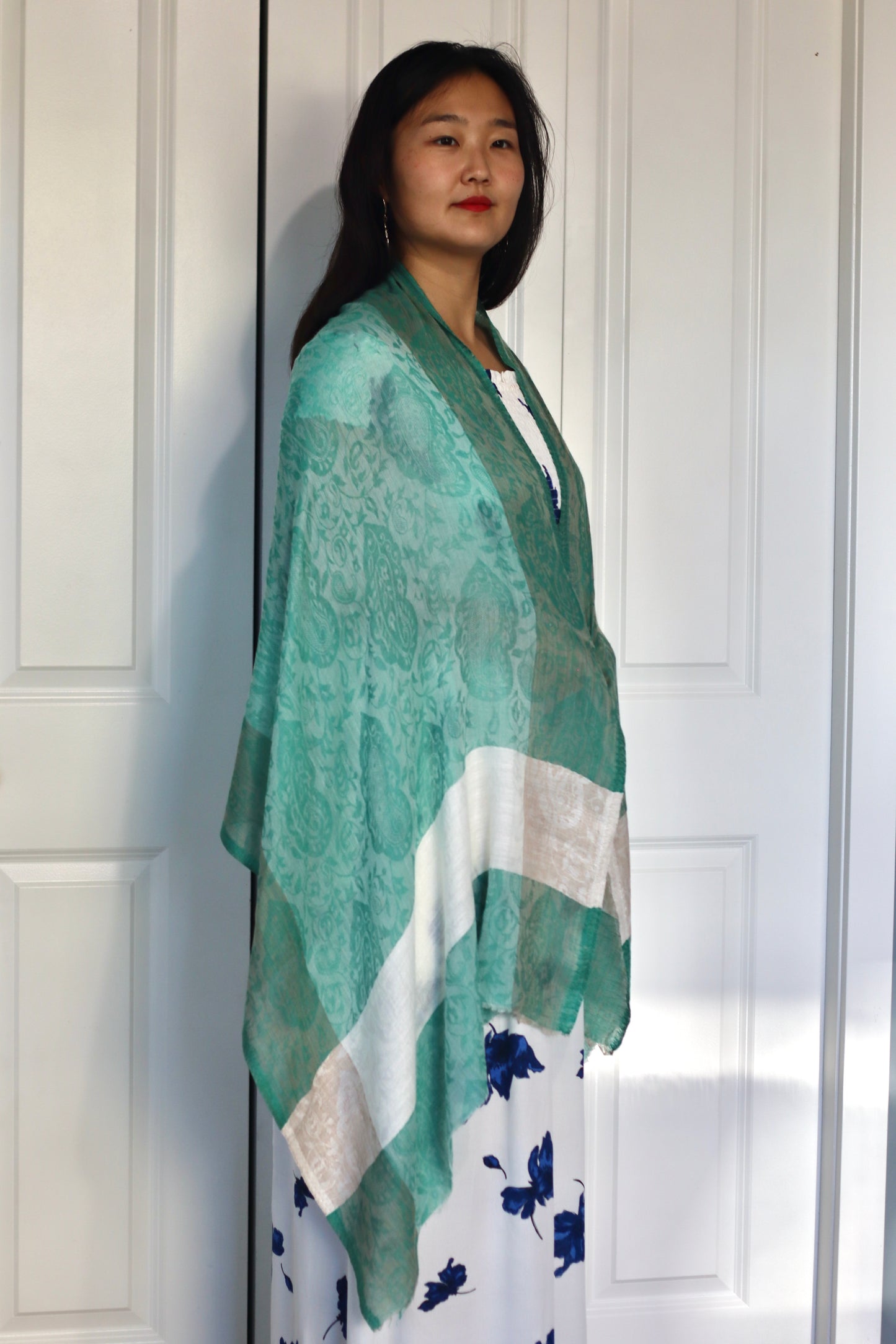 Handmade 30%Silk 70% Ring Cashmere Scarf Luxury Pashmina Handmade in Kashmir Ring Cashmere Light Soft and Warm Fair-trade from Nepali Artist Clearance Holiday Special Christmas Gift  Shiny Cooling