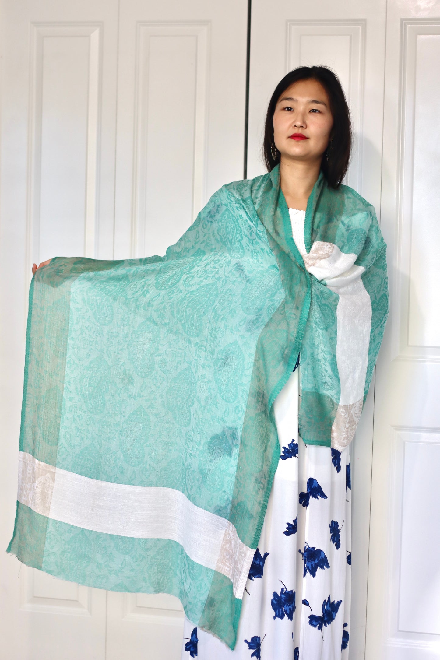 Handmade 30%Silk 70% Ring Cashmere Scarf Luxury Pashmina Handmade in Kashmir Ring Cashmere Light Soft and Warm Fair-trade from Nepali Artist Clearance Holiday Special Christmas Gift  Shiny Cooling