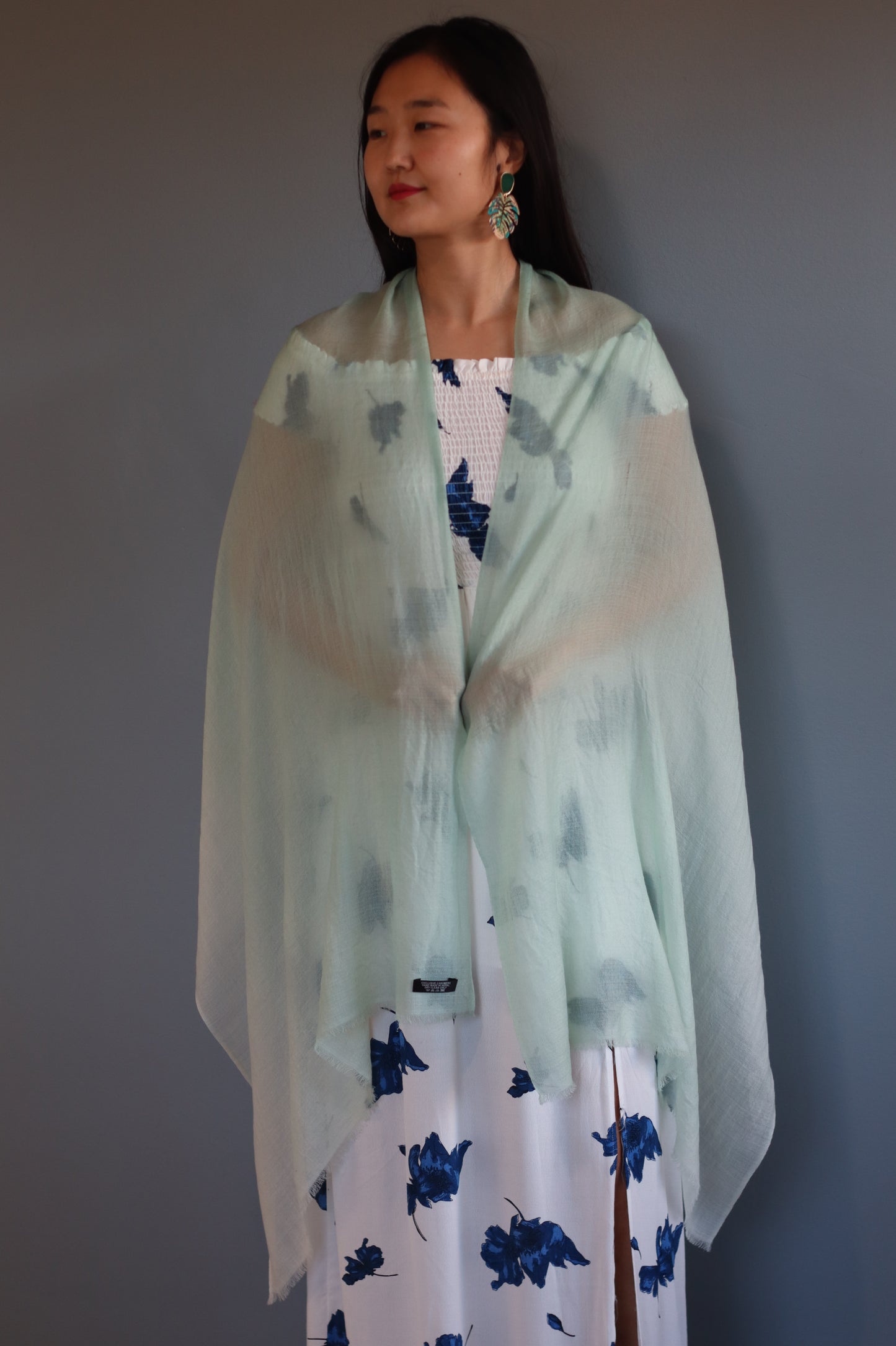 Handmade 100% Ring Cashmere Scarf Luxury Pashmina Handmade in Kashmir Light Soft and Warm Fair-trade from Nepali Artist Clearance Holiday Special Christmas Gift Thin Light Turquoise Blue/Green