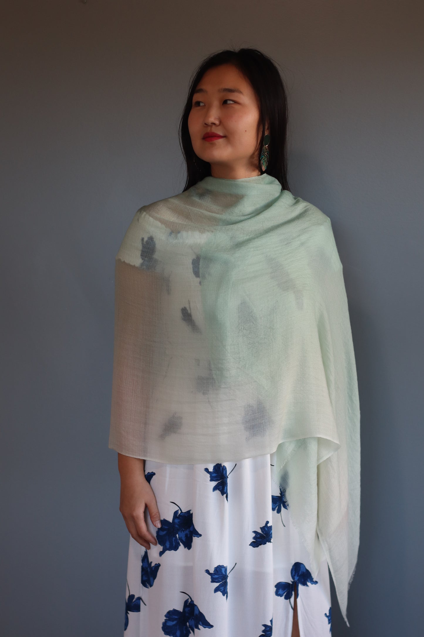 Handmade 100% Ring Cashmere Scarf Luxury Pashmina Handmade in Kashmir Light Soft and Warm Fair-trade from Nepali Artist Clearance Holiday Special Christmas Gift Thin Light Turquoise Blue/Green