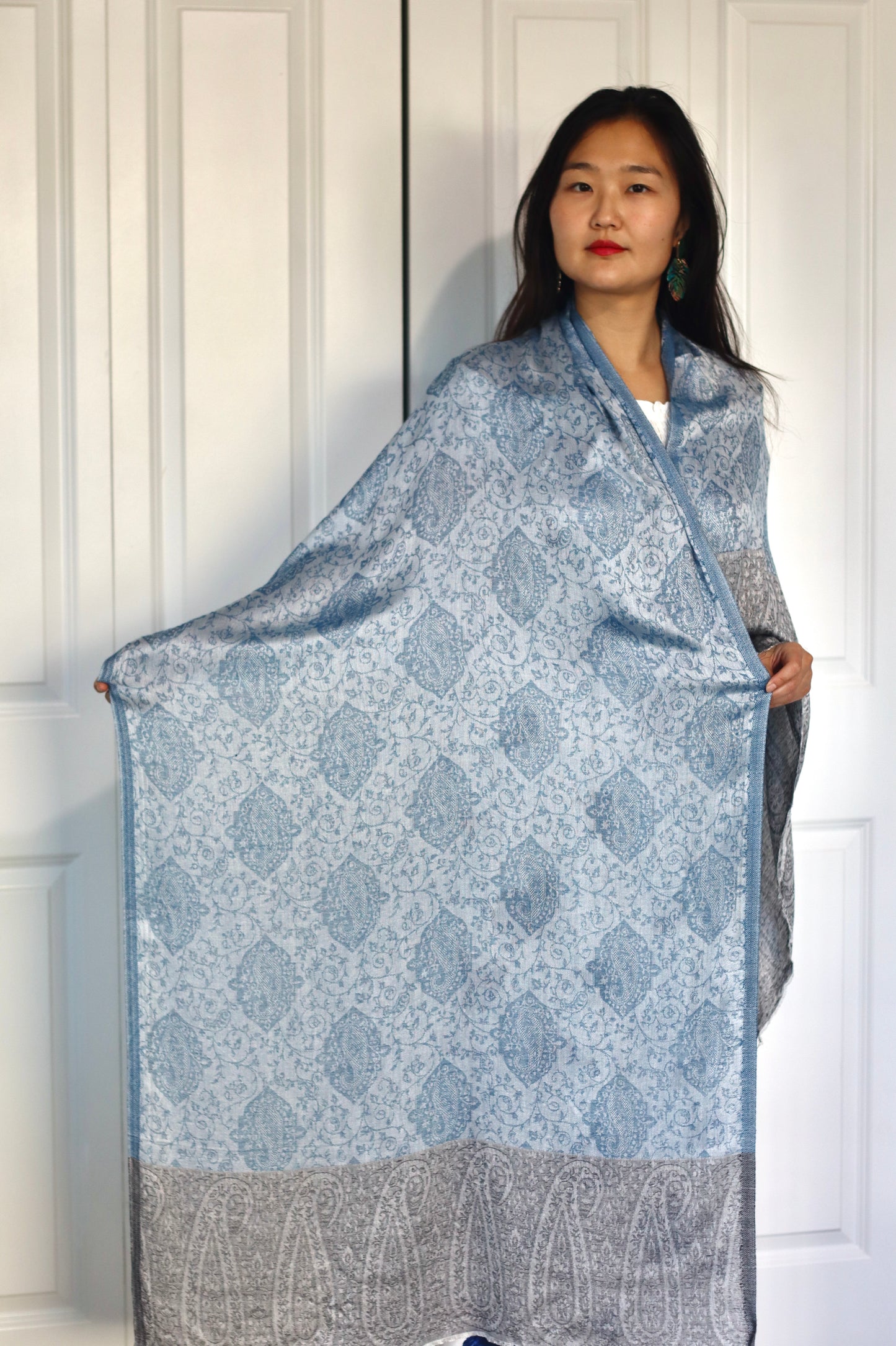 Handmade 30%Silk 70% Ring Cashmere Scarf Luxury Pashmina Handmade in Kashmir Ring Cashmere Light Soft and Warm Fair-trade from Nepali Artist Clearance Holiday Special Christmas Gift  Shiny Cooling