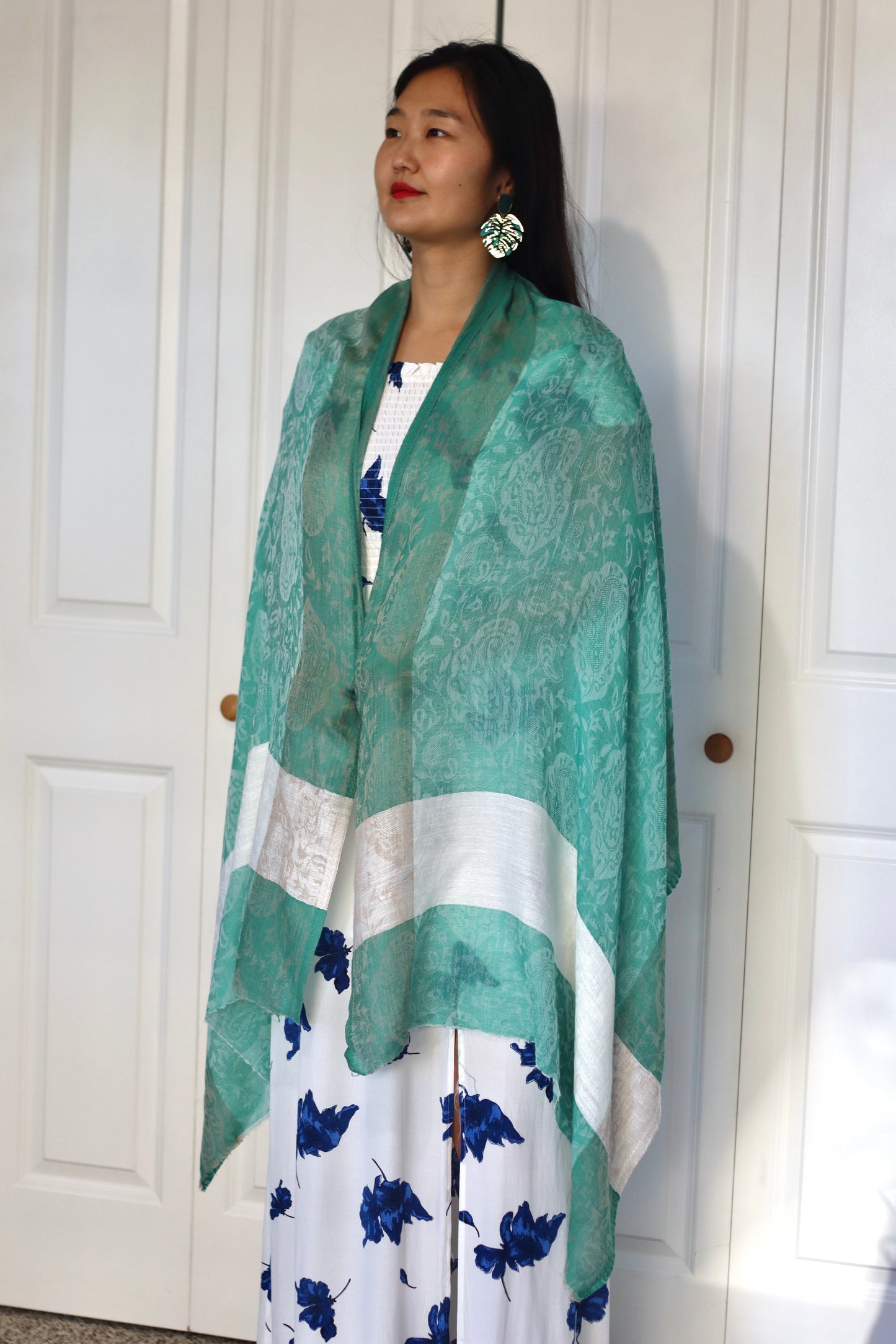 Handmade 30%Silk 70% Ring Cashmere Scarf Luxury Pashmina Handmade in Kashmir Ring Cashmere Light Soft and Warm Fair-trade from Nepali Artist Clearance Holiday Special Christmas Gift  Shiny Cooling