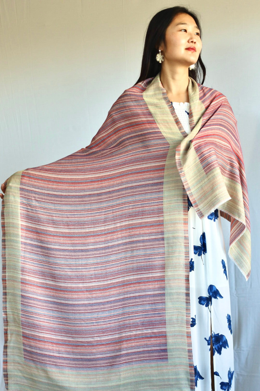 Handmade 100% Ring Cashmere Scarf Handmade in Nepal Pashmina Shawl Light Soft and Warm Fair-trade from Nepali Artist Clearance Holiday Special Christmas Gift Reversible Pink Red Green Blue Purple