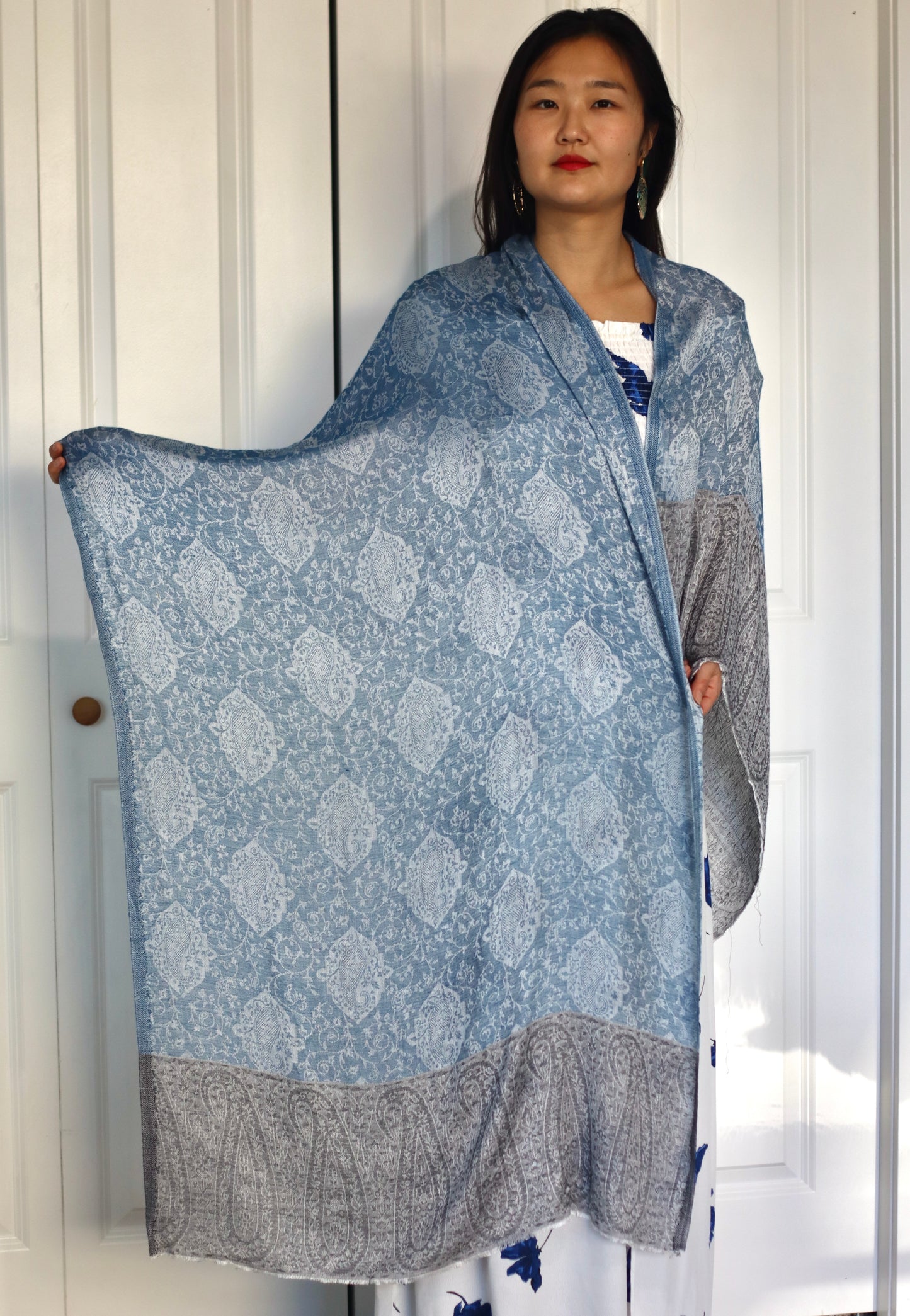 Handmade 30%Silk 70% Ring Cashmere Scarf Luxury Pashmina Handmade in Kashmir Ring Cashmere Light Soft and Warm Fair-trade from Nepali Artist Clearance Holiday Special Christmas Gift  Shiny Cooling