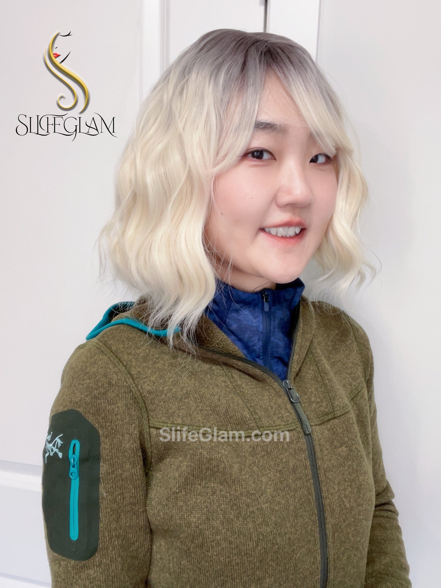 Beautiful Blonde Short Shoulder Length Wavy Wig Natural Realistic Ash Blonde Platinum Blonde Clearance