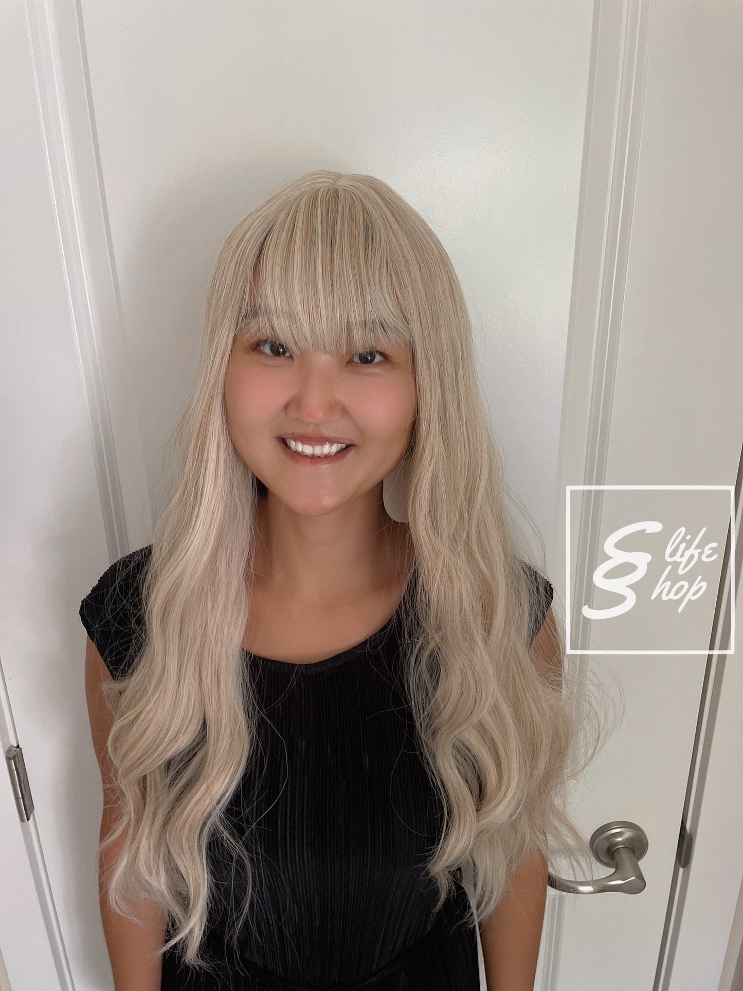 Beautiful Realistic long Wavy Curly Platinum Blonde Wig Natural Realistic