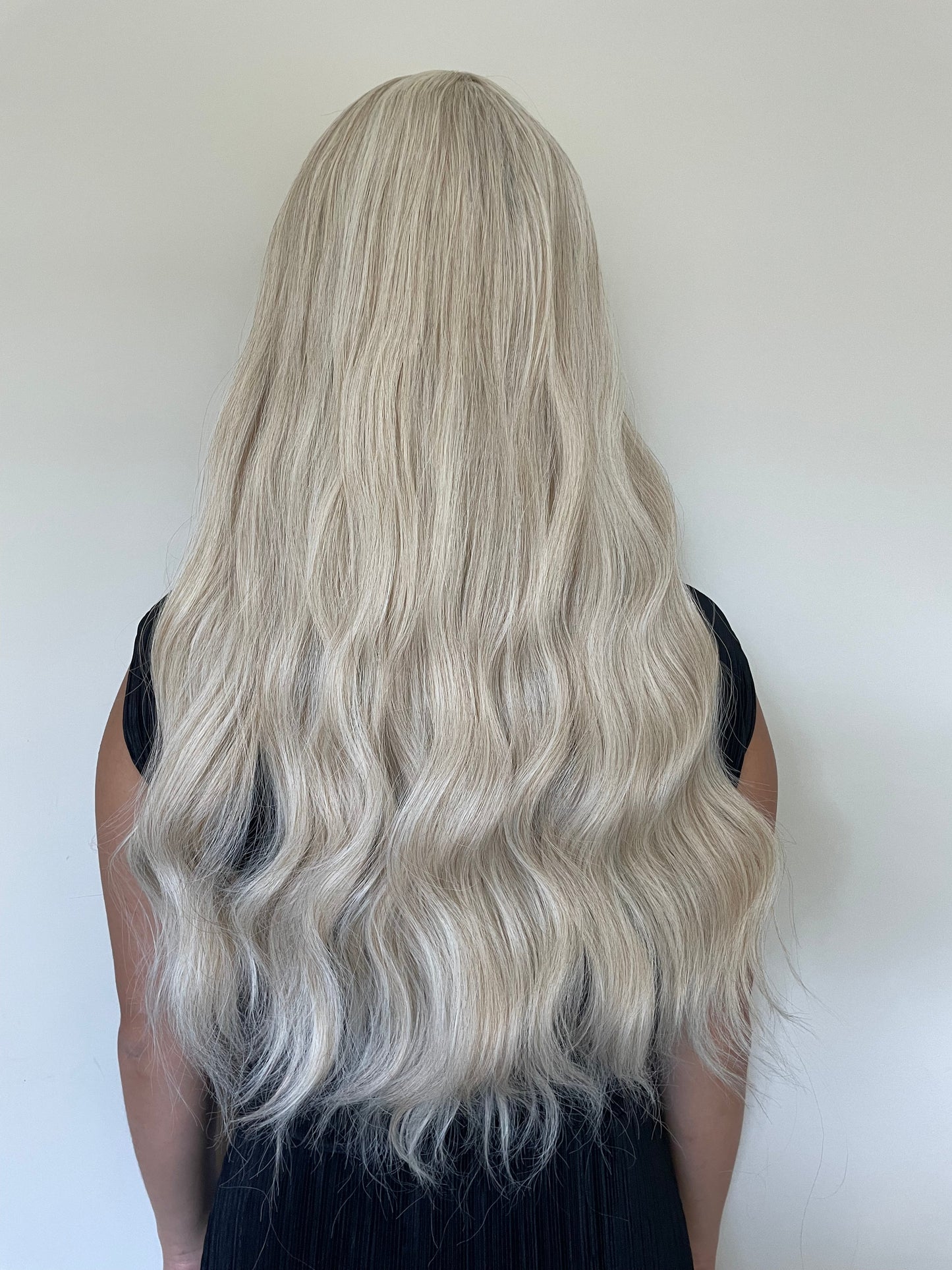 Beautiful Realistic long Wavy Curly Platinum Blonde Wig Natural Realistic