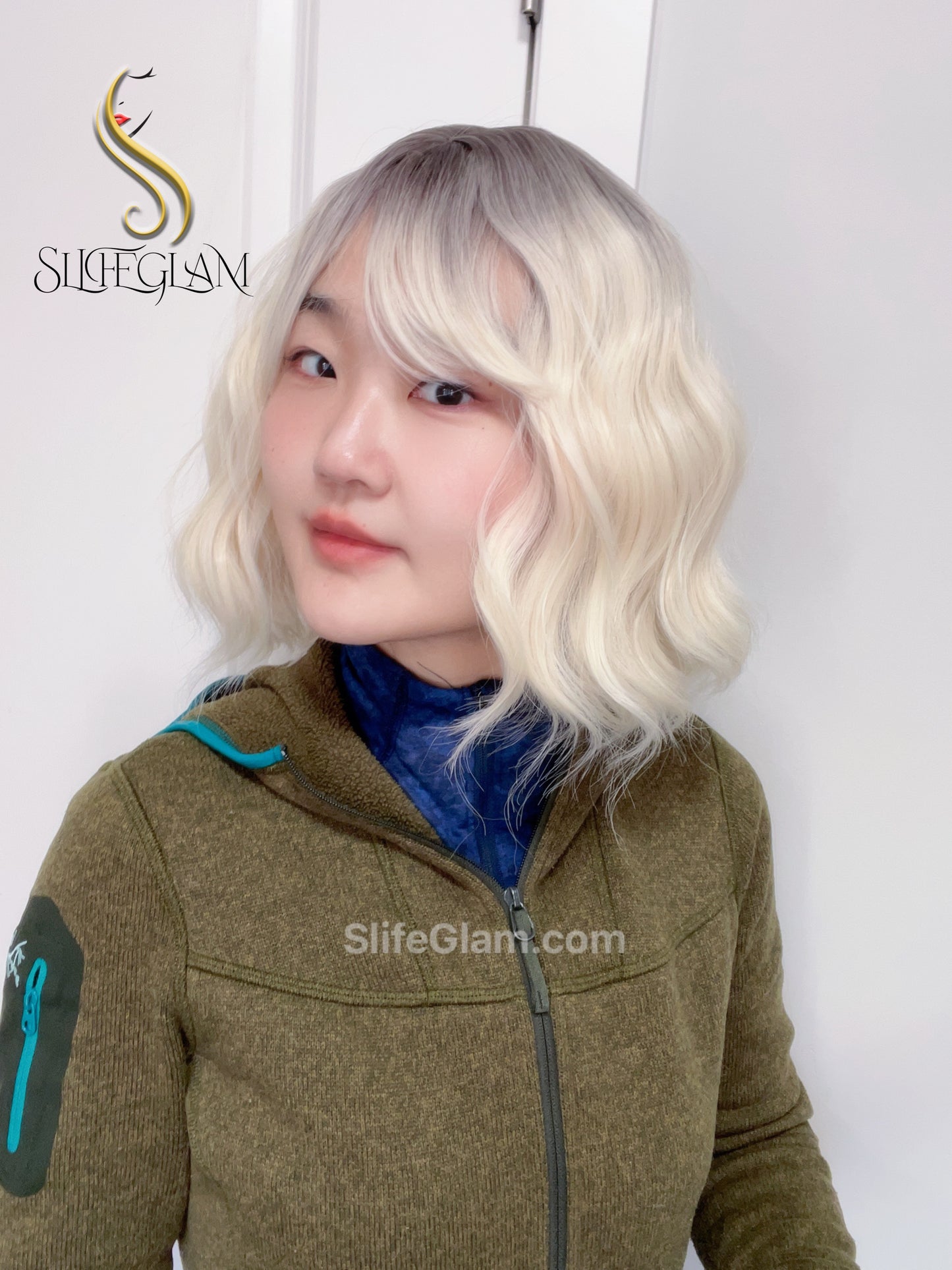 Beautiful Blonde Short Shoulder Length Wavy Wig Natural Realistic Ash Blonde Platinum Blonde Clearance