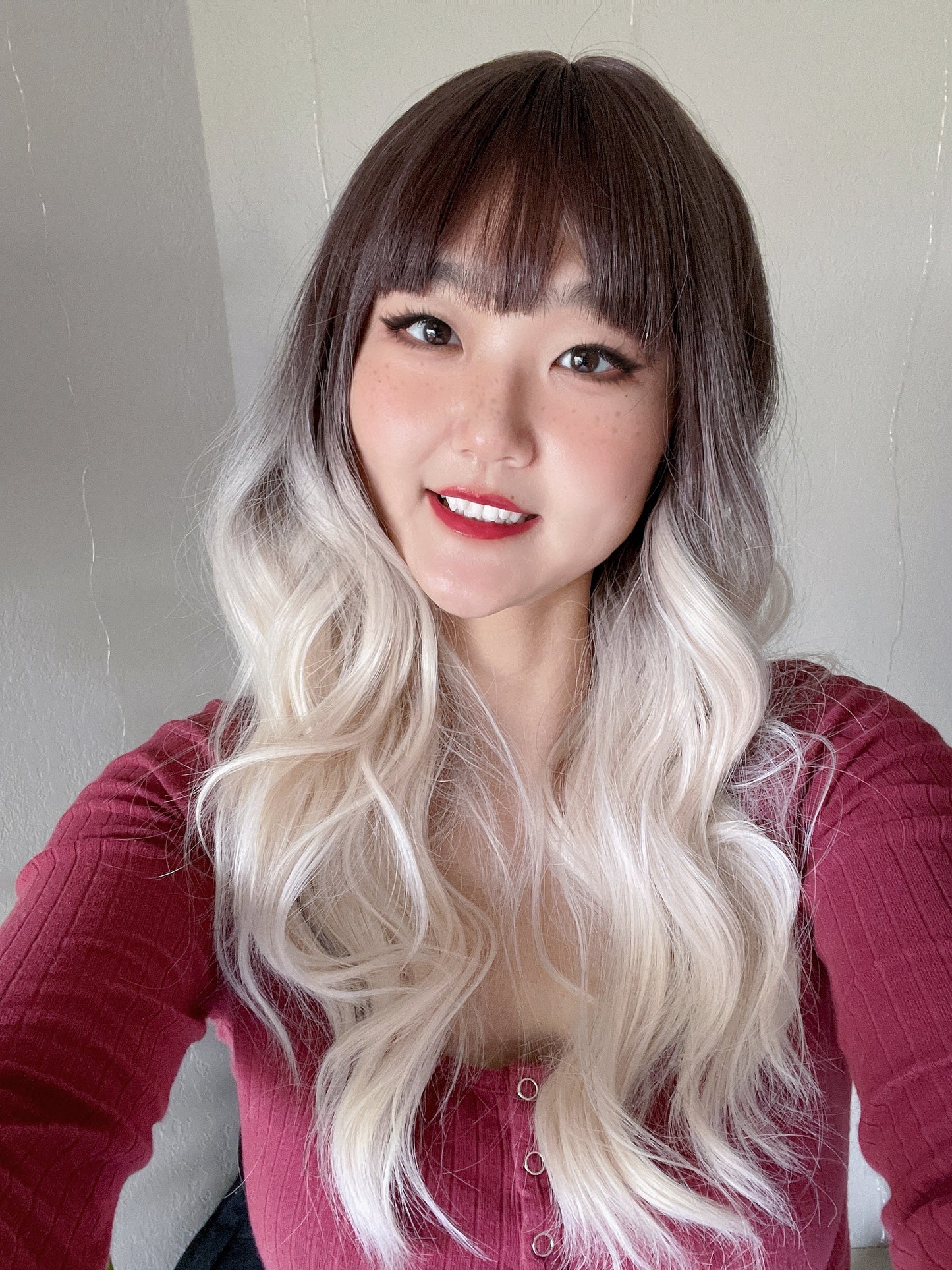 Beautiful Blonde Wig Ombré Long Wavy Wig Natural Realistic Ash Blonde Platinum Blonde