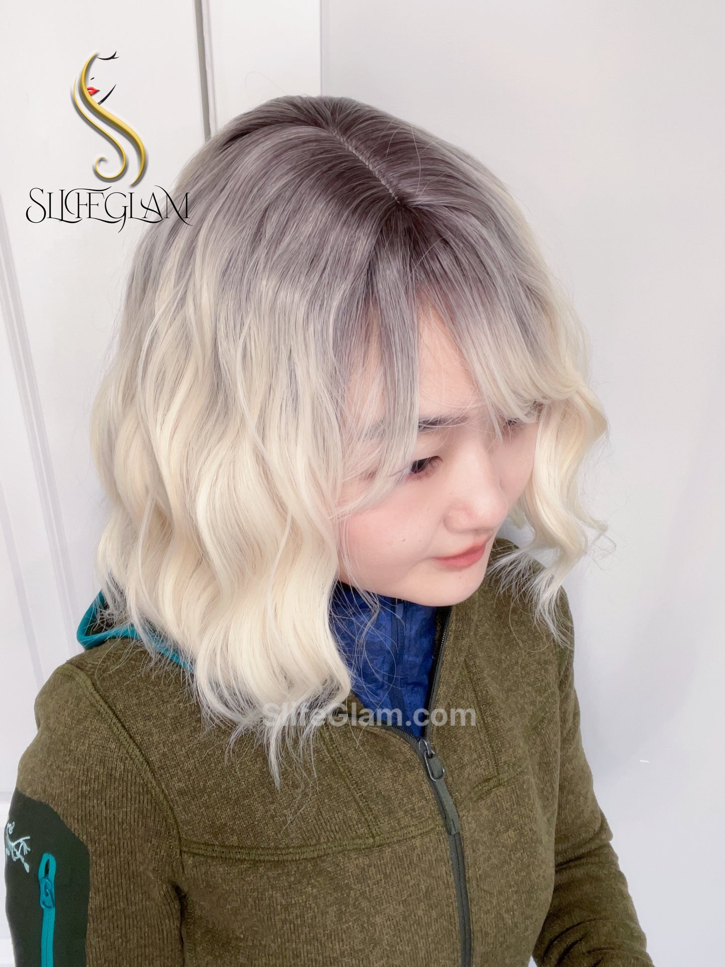 Beautiful Blonde Short Shoulder Length Wavy Wig Natural Realistic Ash Blonde Platinum Blonde Clearance